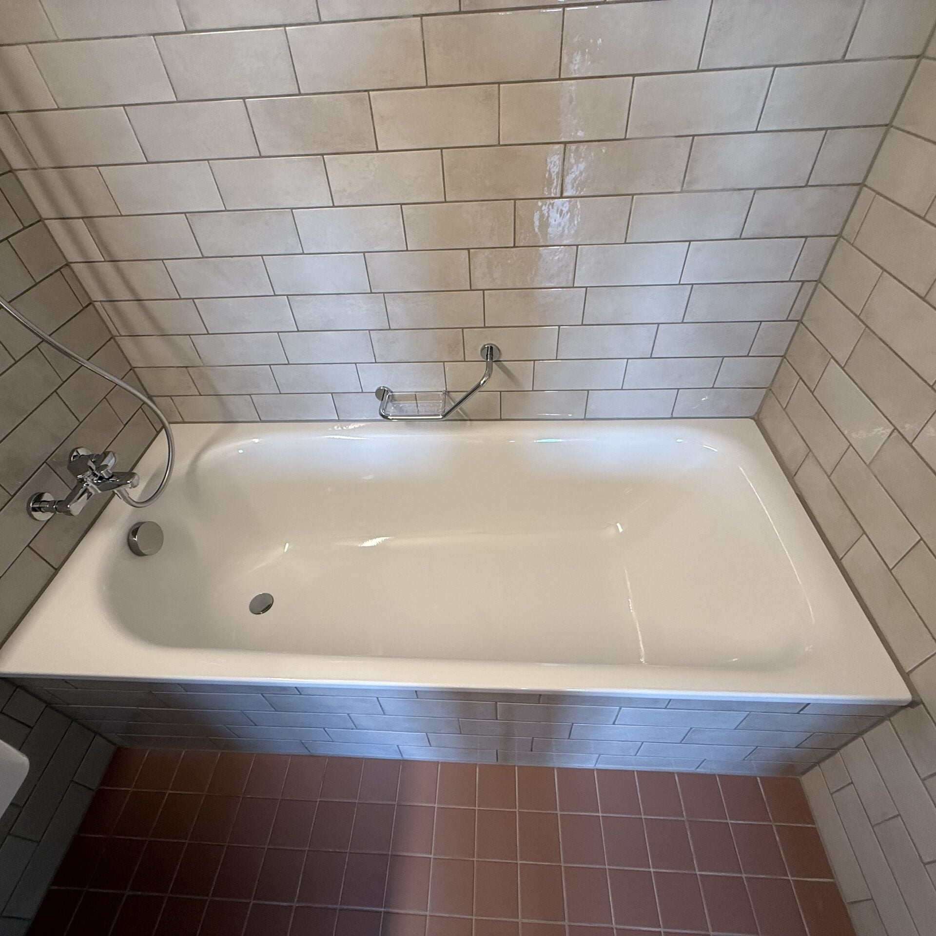 Badewanne nach der Baureinigung, Projekt Bramenring