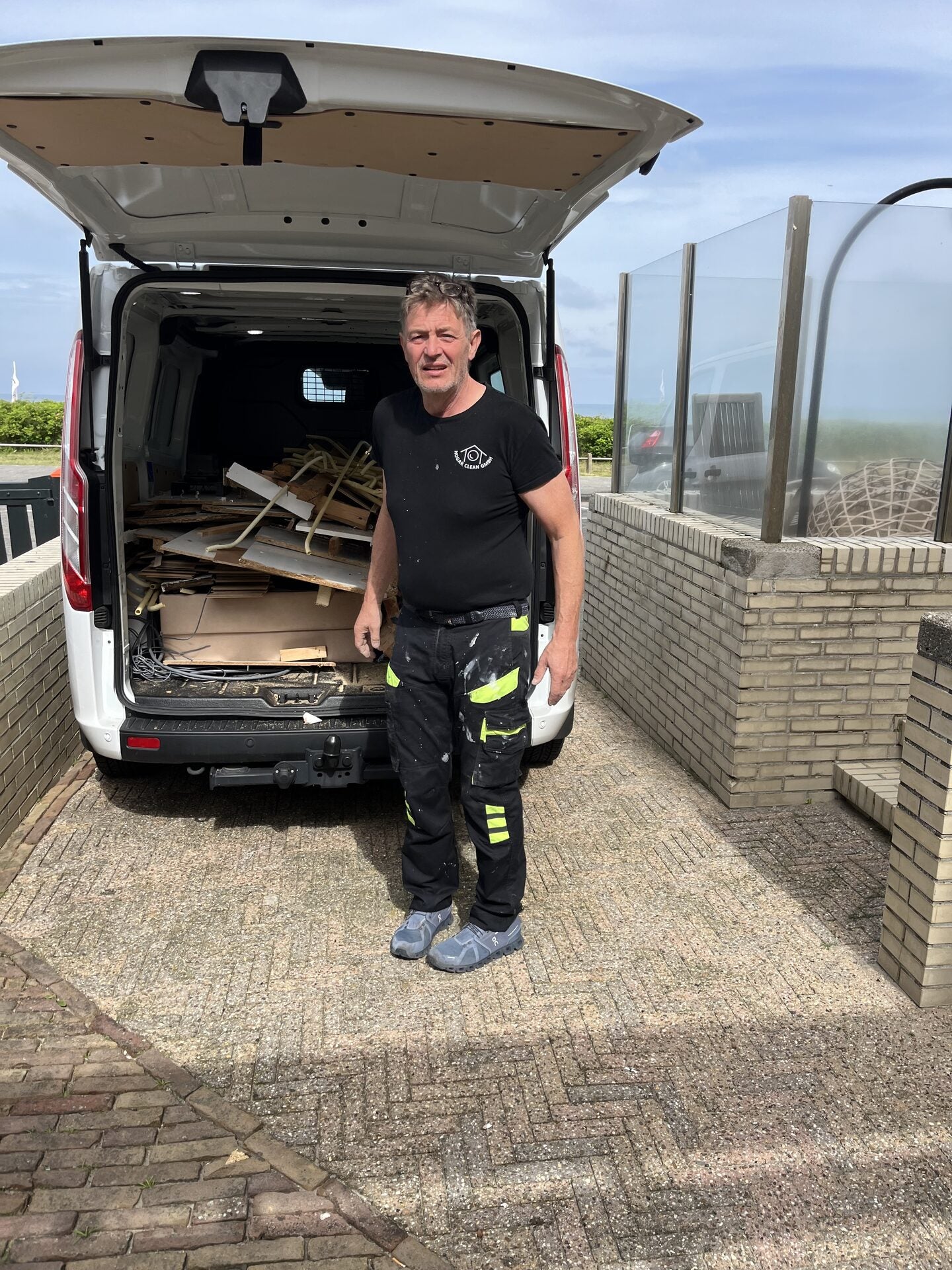 Hogar Clean Firmenfahrzeug vor dem Einsatz